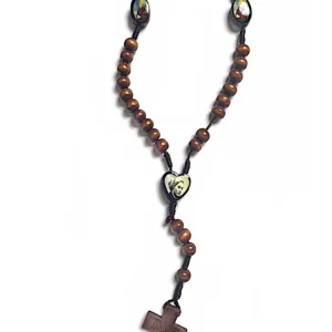 Chapelet bois foncé Lourdes – médaillon cœur et croix gravée