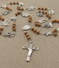 Chapelet de Dévotion du Chemin de Croix - Perles en Bois & Médailles des 14 Stations