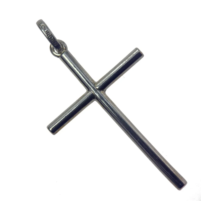 Croix Latine fine en argent massif – 33 mm