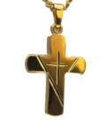 Croix latine en plaqué or avec une croix gravée