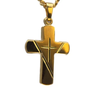 Croix latine en plaqué or avec une croix gravée