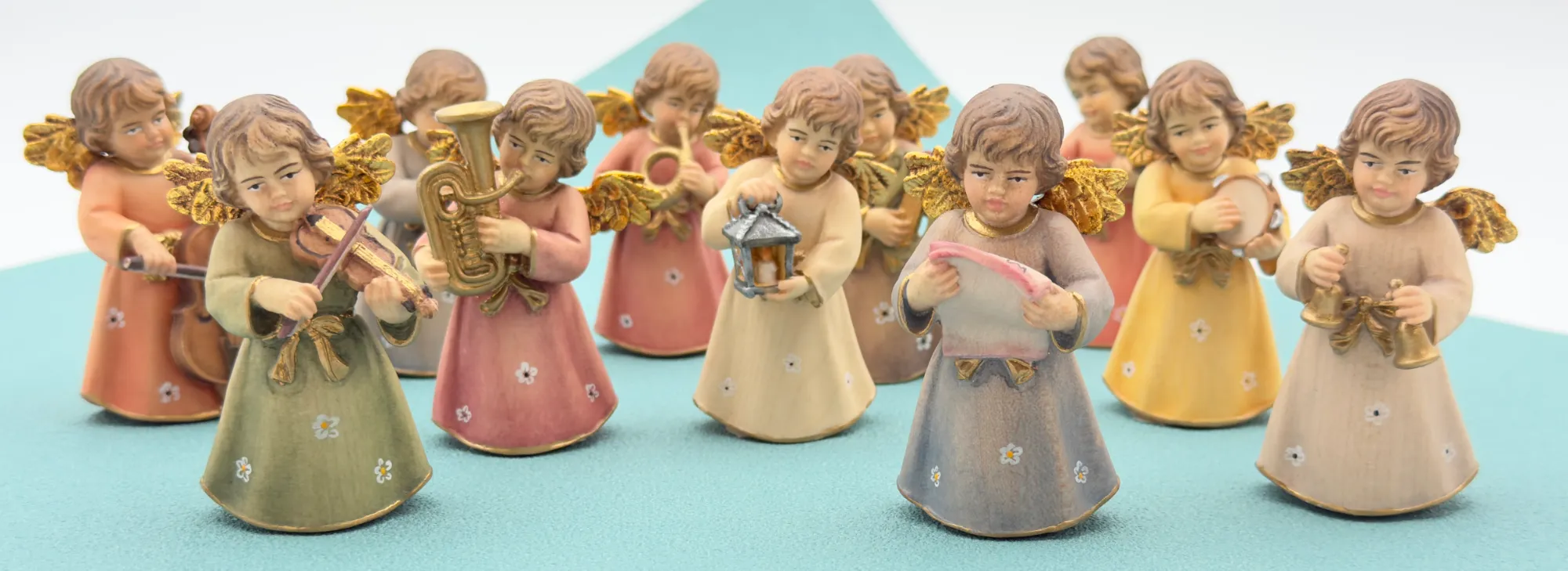Figurine en bois peint Ange Musicien portant une lanterne - décoration de Noël – Image 2