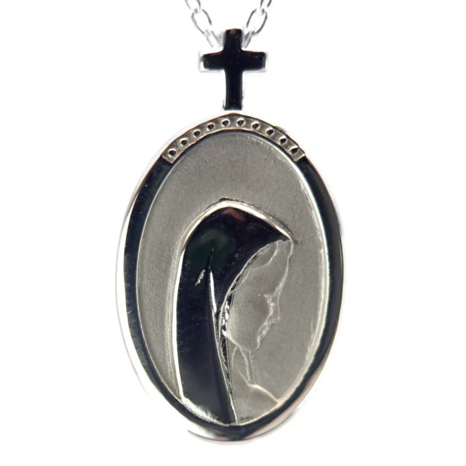 Médaille Vierge Marie ovale en argent avec croix bélière – 17 mm ou 23 mm
