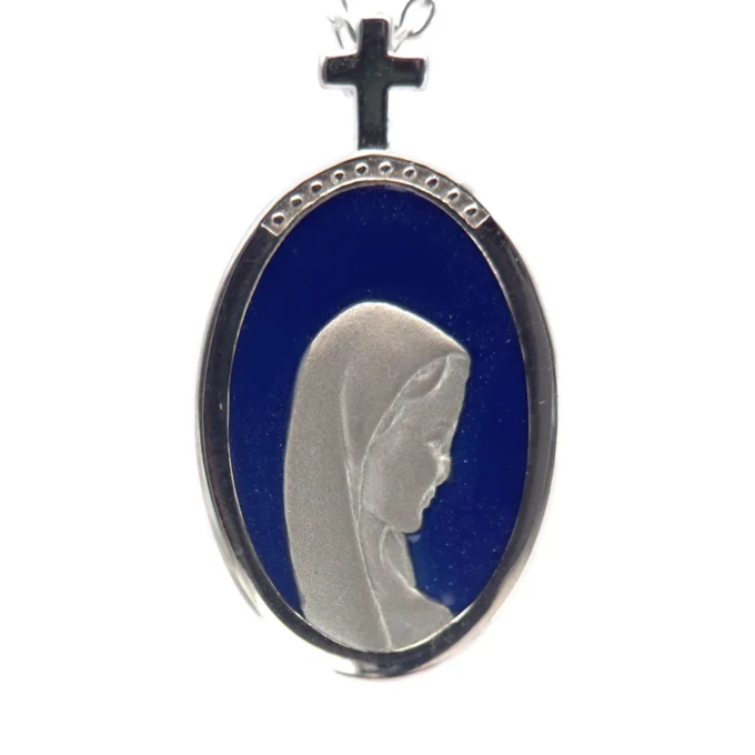 Médaille Vierge Marie ovale en argent avec fond bleu et croix belière – 17 mm ou 23 mm