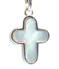 Petite Croix en nacre et argent 925 – 14 mm – Élégance et spiritualité