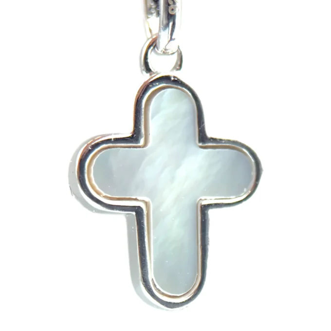 Petite Croix en nacre et argent 925 – 14 mm – Élégance et spiritualité