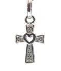 PETITE CROIX EN ARGENT AVEC UN COEUR AU MILIEU