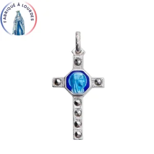Croix en Argent 925 – Émail grand feu bleu et marcassites – 20 mm – Fabriquée à Lourdes