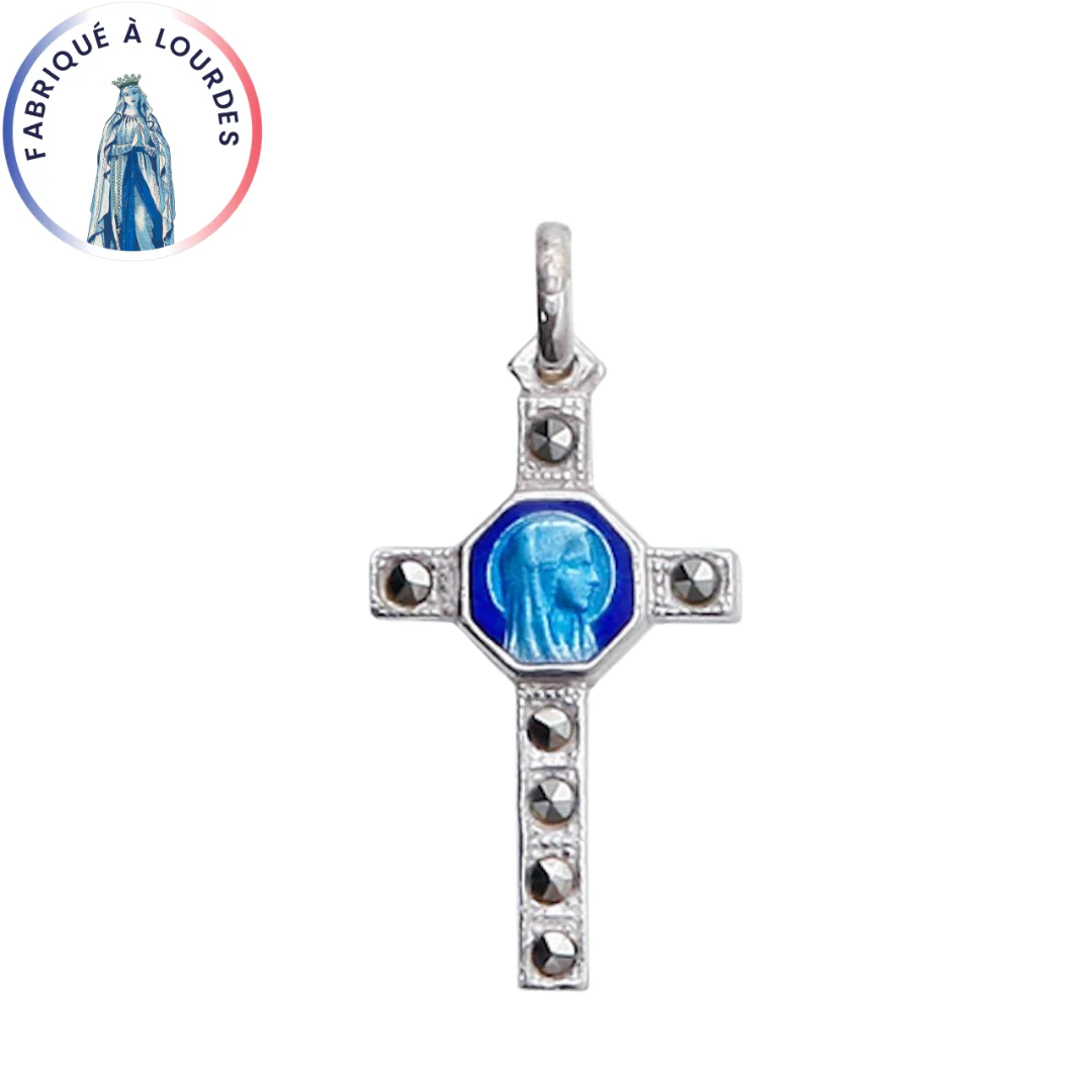 Croix en Argent 925 – Émail grand feu bleu et marcassites – 20 mm – Fabriquée à Lourdes