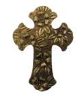 Croix votive florale dorée – Motifs de fleurs en relief – 15 cm