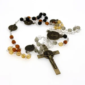 Chapelet Saint Benoît – perles ambrées et dorées – croix en bronze vieilli