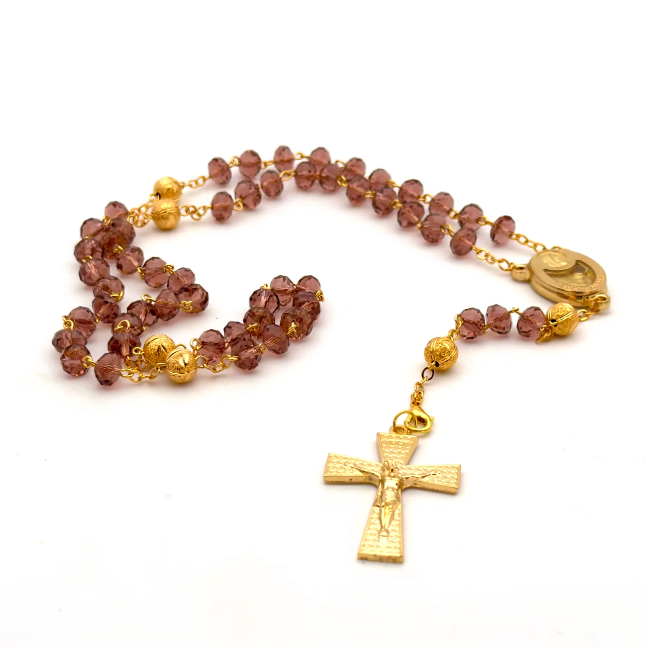 Chapelet de Lourdes en perles de verre facettées brunes – présenté dans sa boîte plastique