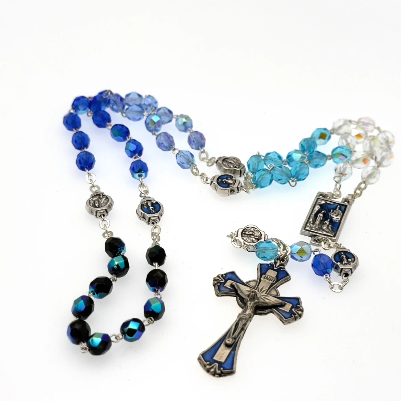 Chapelet de Notre-Dame de Lourdes – perles bleues en verre facetté – croix émaillée