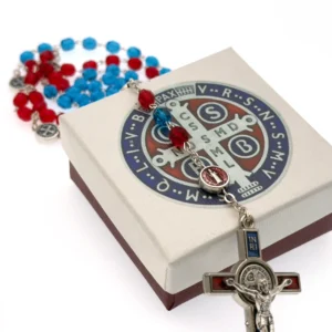 Chapelet cristal belu et rouge de Saint Benoit