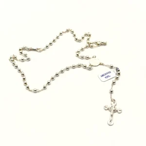 Chapelet en argent 925/1000 – Perles argentées et croix ajourée