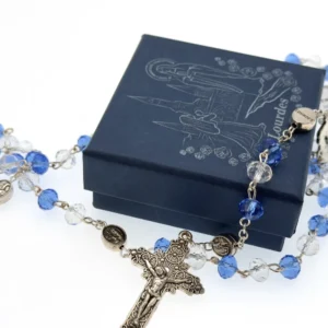 Chapelet de Lourdes – perles bleues et transparentes – croix argentée ouvragée