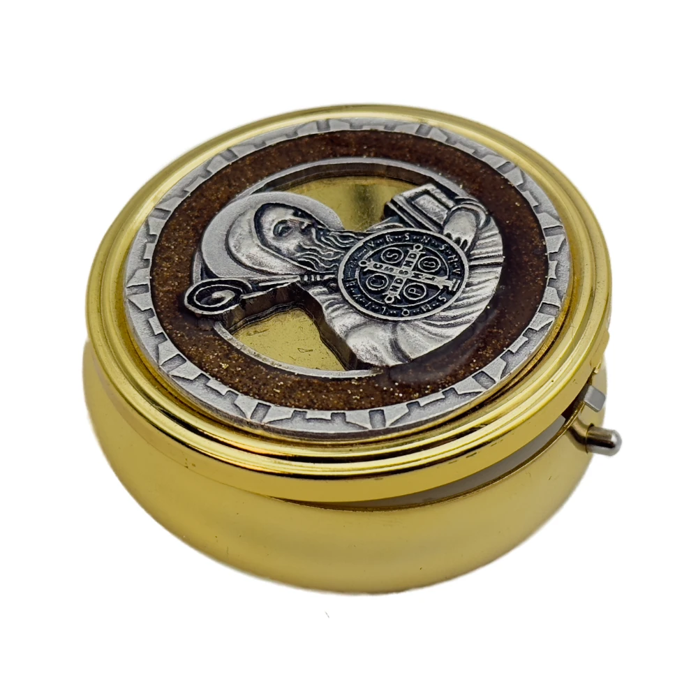 Custode dorée avec médaille de saint Benoît