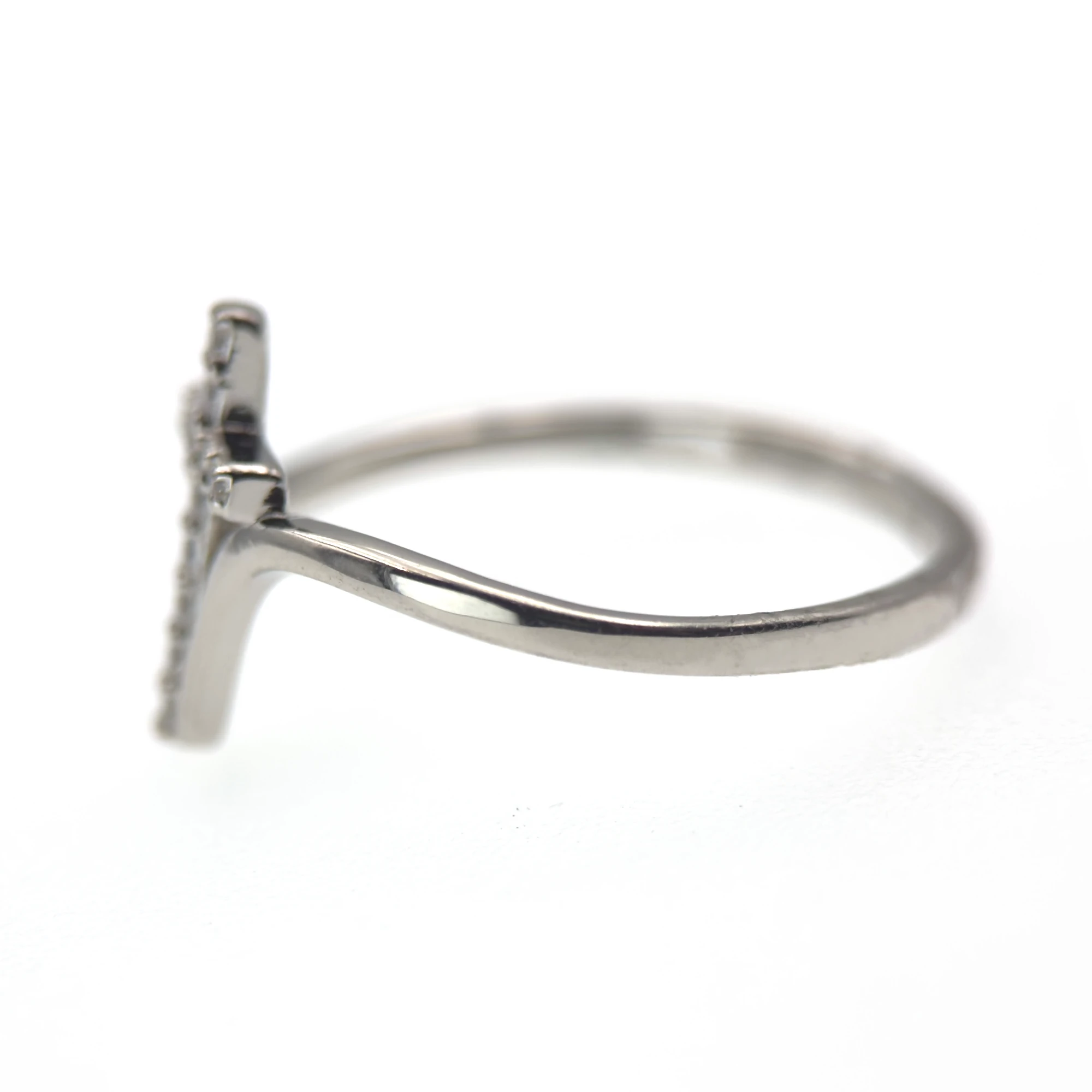 Bague croix moderne en argent sertie de zirconiums