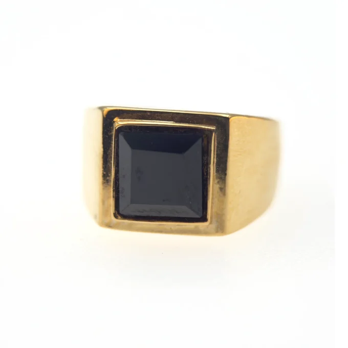 Chevalière carrée plaqué or 18 carats avec pierre noire