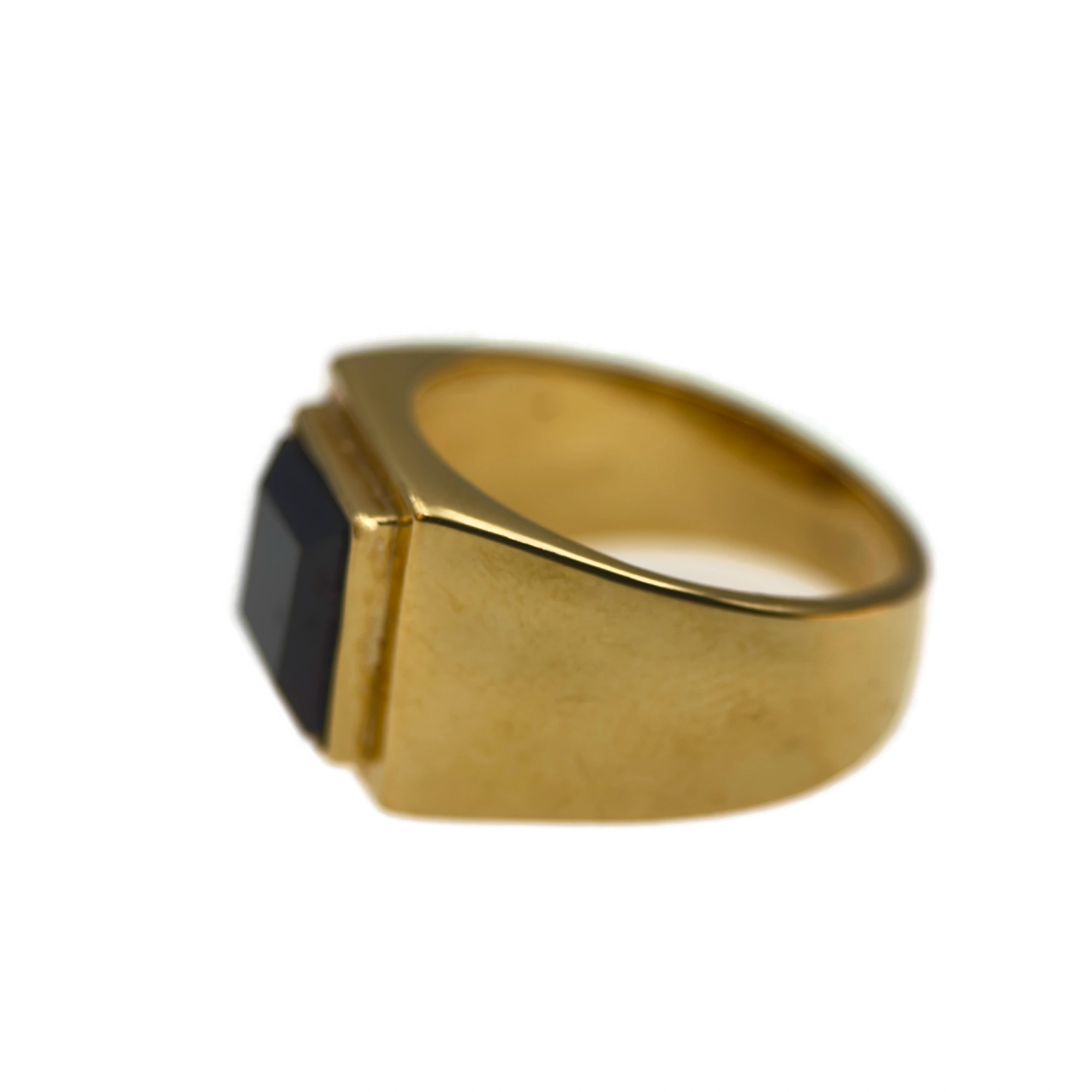 Chevalière carrée plaqué or 18 carats avec pierre noire