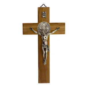 Crucifix mural en bois d’olivier avec médaille de Saint Benoît – 18 cm
