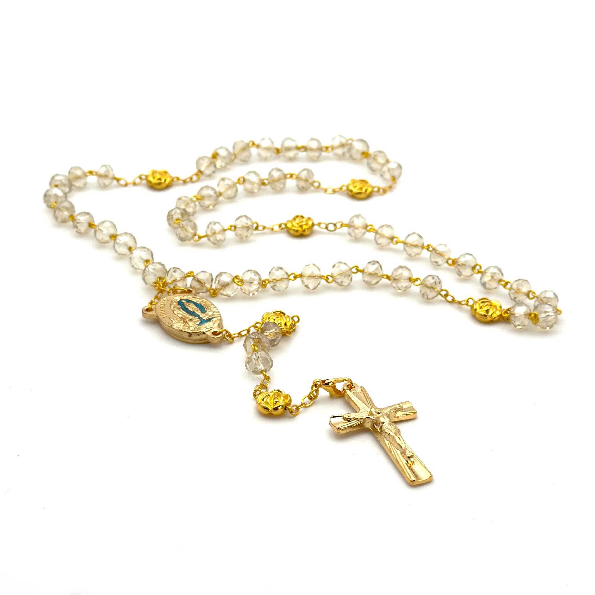 Chapelet de Lourdes en perles de verre facettées transparentes – présenté dans sa boîte plastique