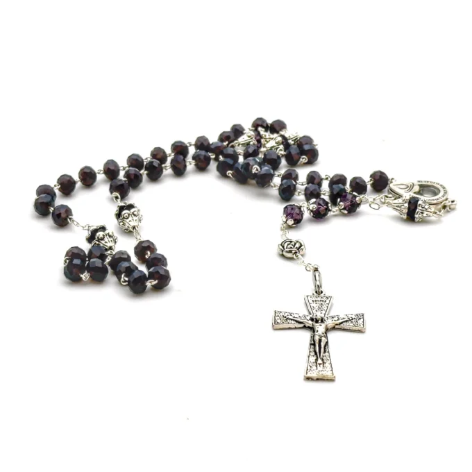 Chapelet de Lourdes en perles de verre facettées violettes