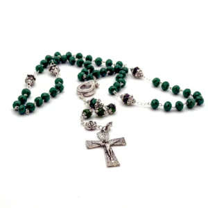 Chapelet de Lourdes en perles de verre facettées vert émeraude