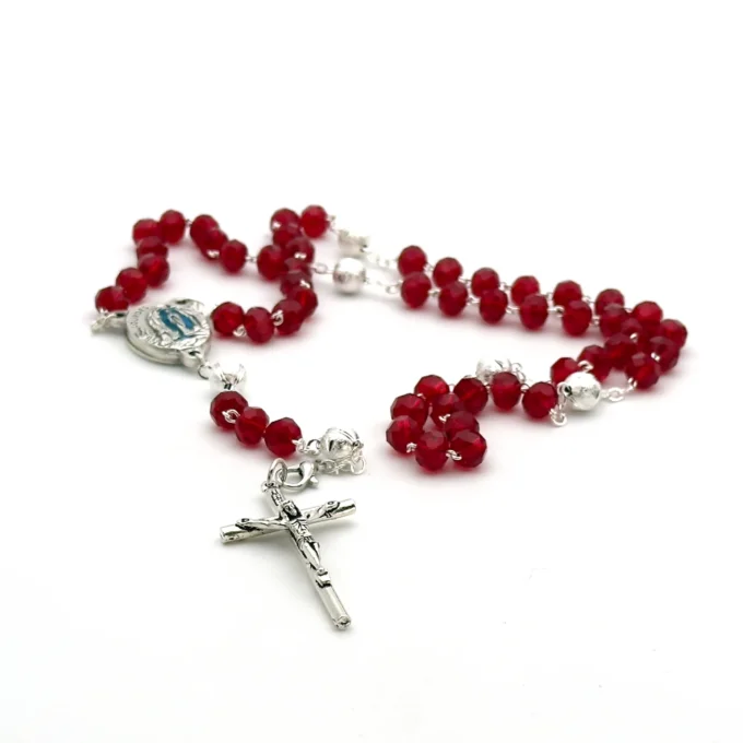 Chapelet de Lourdes en perles de verre facettées rouge