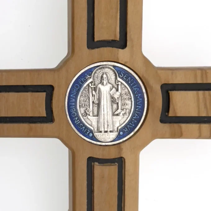 Crucifix Mural de Saint Benoît avec Médaille Émaillée