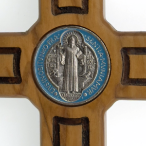 Crucifix Mural de Saint Benoît avec Médaille Émaillée