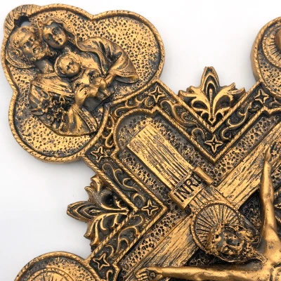 Croix murale chrétienne 35 cm – Crucifix et symboles sacrés – Résine Finition bronze