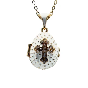Collier Pendentif "Œuf Impérial" émaillé blanc et croix cristaux