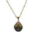 COLLIER PENDENTIF ŒUF STYLE FABERGÉ "MYSTÈRE D'ORIENT" - ÉMAIL VIOLET IRIDESCENT MOUCHETÉ, CROIX CRISTAUX ET SECRET D'ANGE