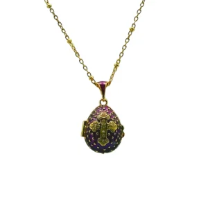 COLLIER PENDENTIF ŒUF STYLE FABERGÉ "MYSTÈRE D'ORIENT" - ÉMAIL VIOLET IRIDESCENT MOUCHETÉ, CROIX CRISTAUX ET SECRET D'ANGE