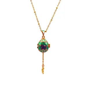 Collier Œuf Impérial émaillé violet ouvrant avec ange – pendentif spirituel doré