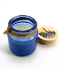 Bougie parfumée Rose – Lourdes – pot en verre bleu avec couvercle bois