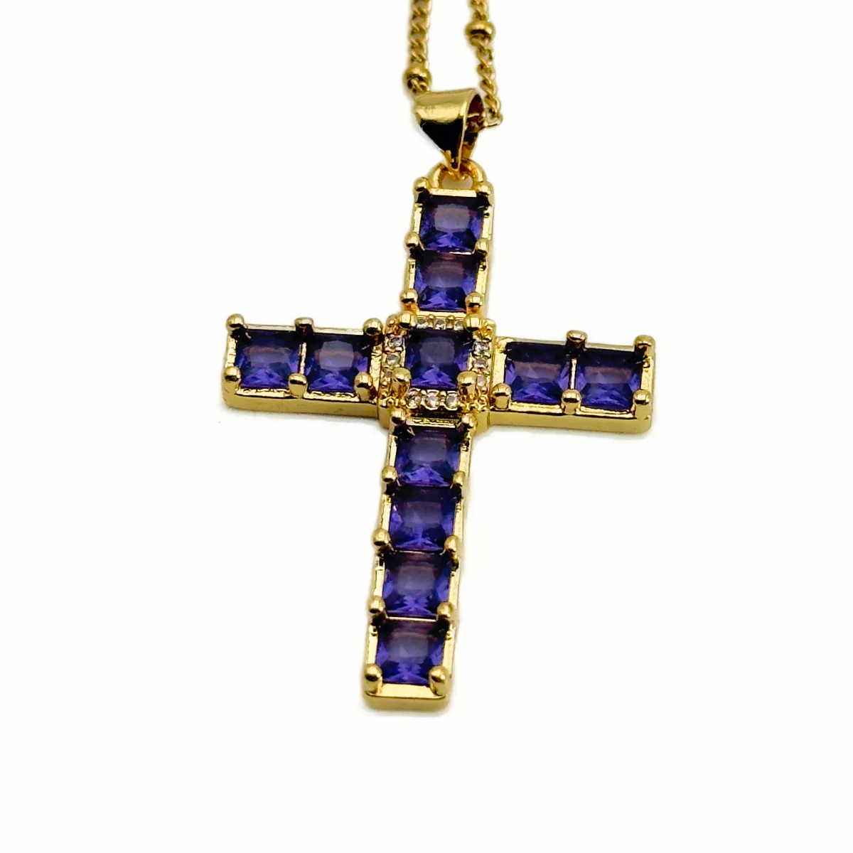 Collier Croix Serti de Pierres Taillées - Collection ORA - Acier Doré (3 Couleurs) – Image 3