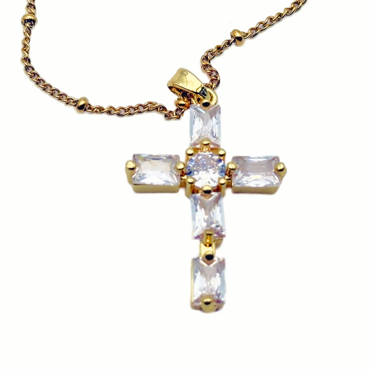 Collier Croix Serti de Pierres Rectangulaires - Collection ORA - Acier Doré (6 Couleurs) – Image 4