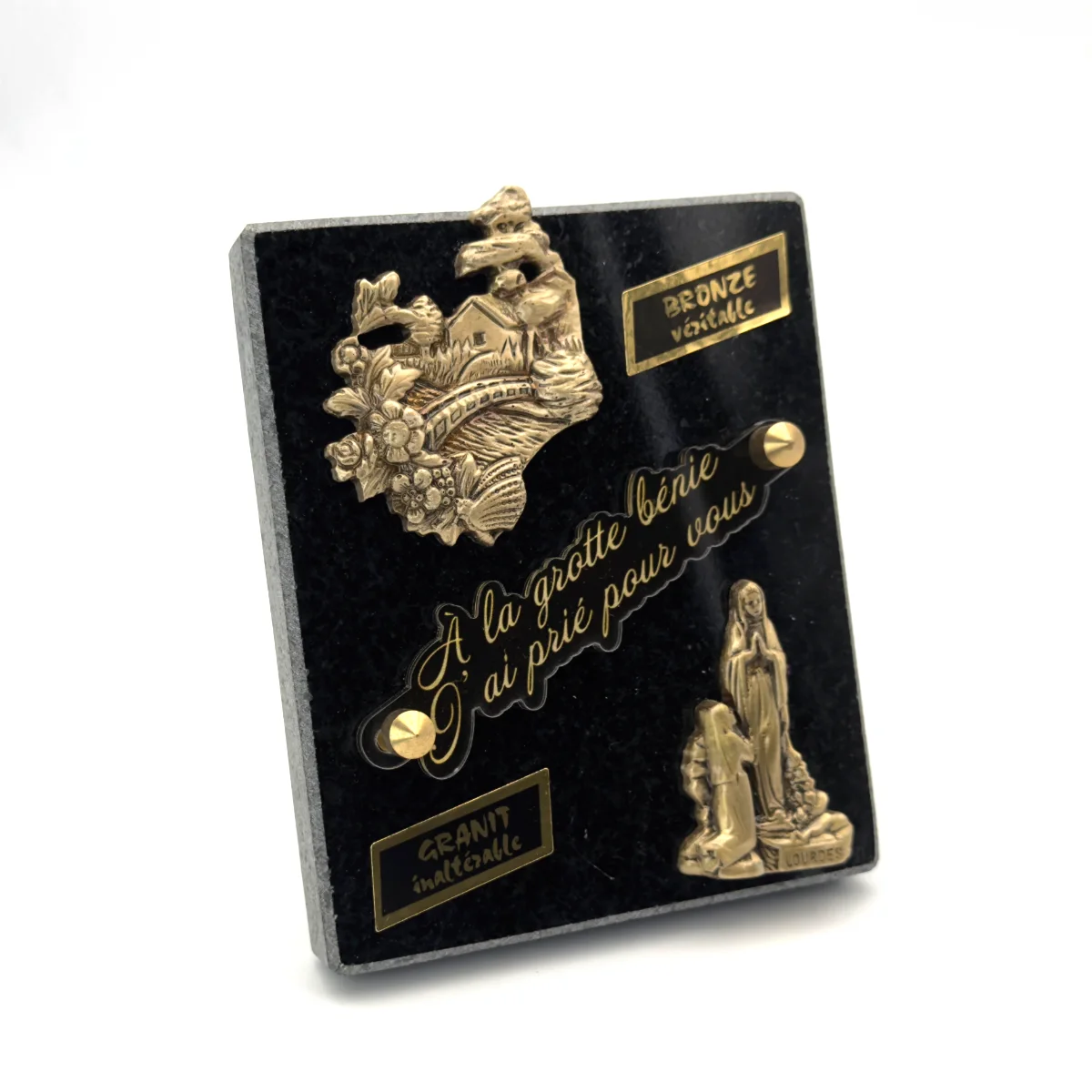 Plaque funéraire Notre-Dame de Lourdes et maison en granit et bronze – 10 x 12,5 cm