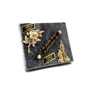 Plaque funéraire rose et Notre-Dame de Lourdes en granit gris et bronze – 12,5 x 10,5 cm