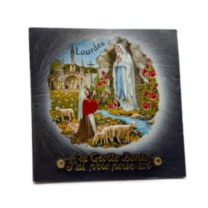Plaque funéraire Lourdes en ardoise – scène traditionnelle couleur – 20 x 20 cm