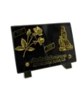 Plaque funéraire roses et Notre-Dame de Lourdes en granit noir et bronze