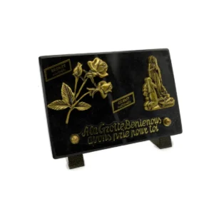 Plaque funéraire roses et Notre-Dame de Lourdes en granit noir et bronze