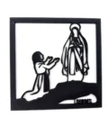 Tableau en bois noir Apparition de Lourdes 25 x 25 cm