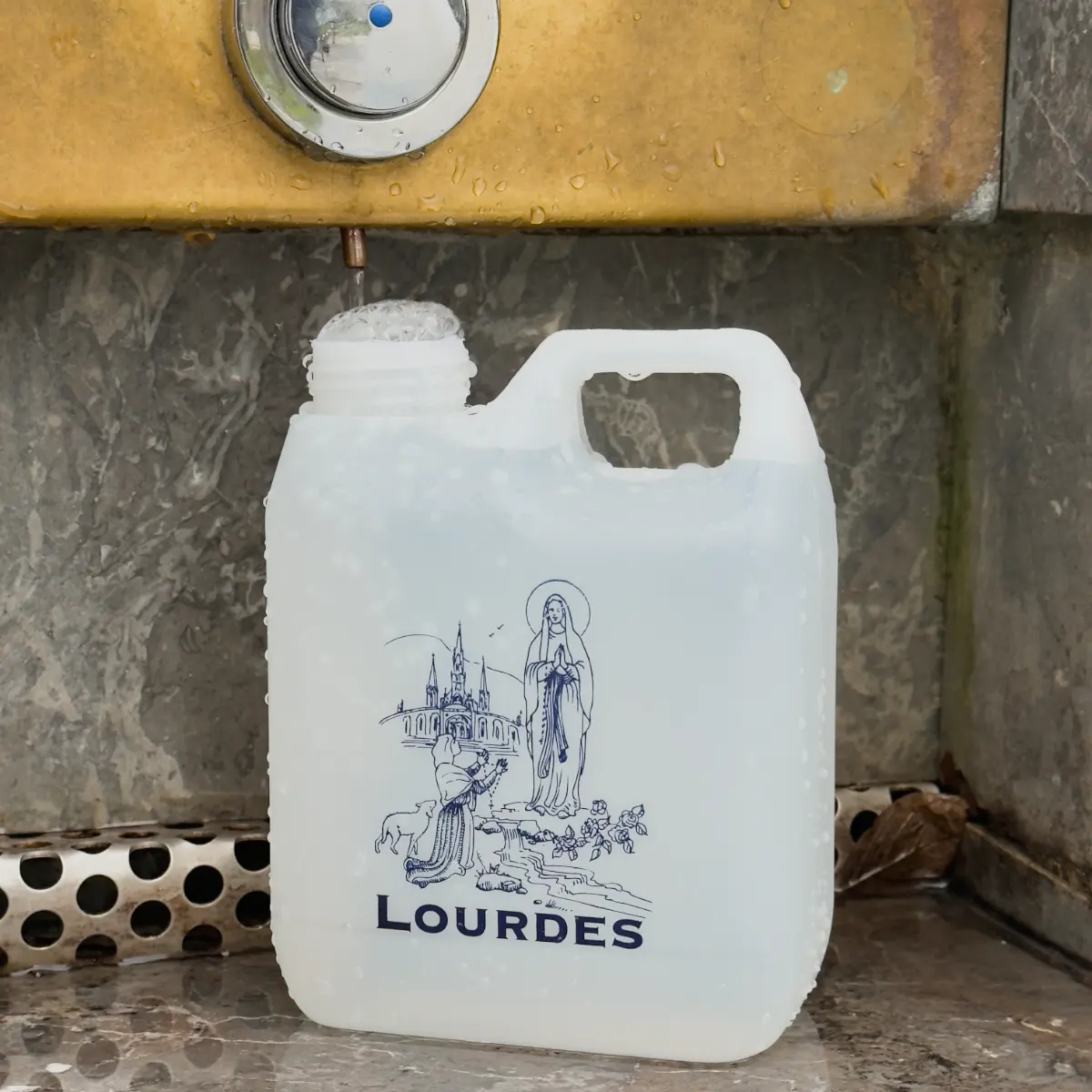 Bidon eau de Lourdes