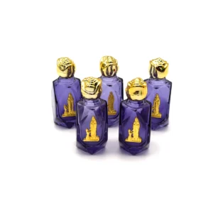 Lot de fioles en verre violet décorées de la Vierge de Lourdes, avec bouchons dorés